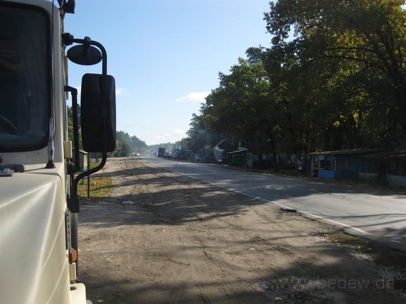 Bild 053.jpg - Mordovia, Russia: Shashlyk Fast Food Stall in a line along the road